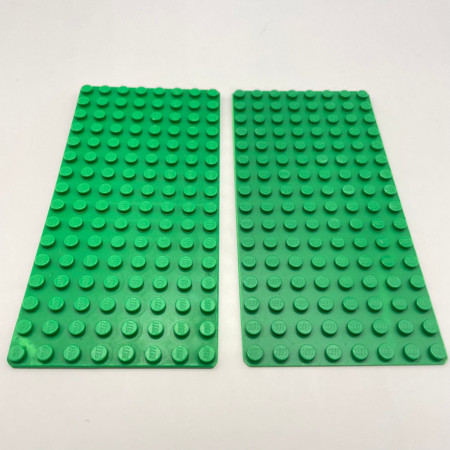 LEGO Baseplate, Green, 8x16, (2 pieces) Playwear