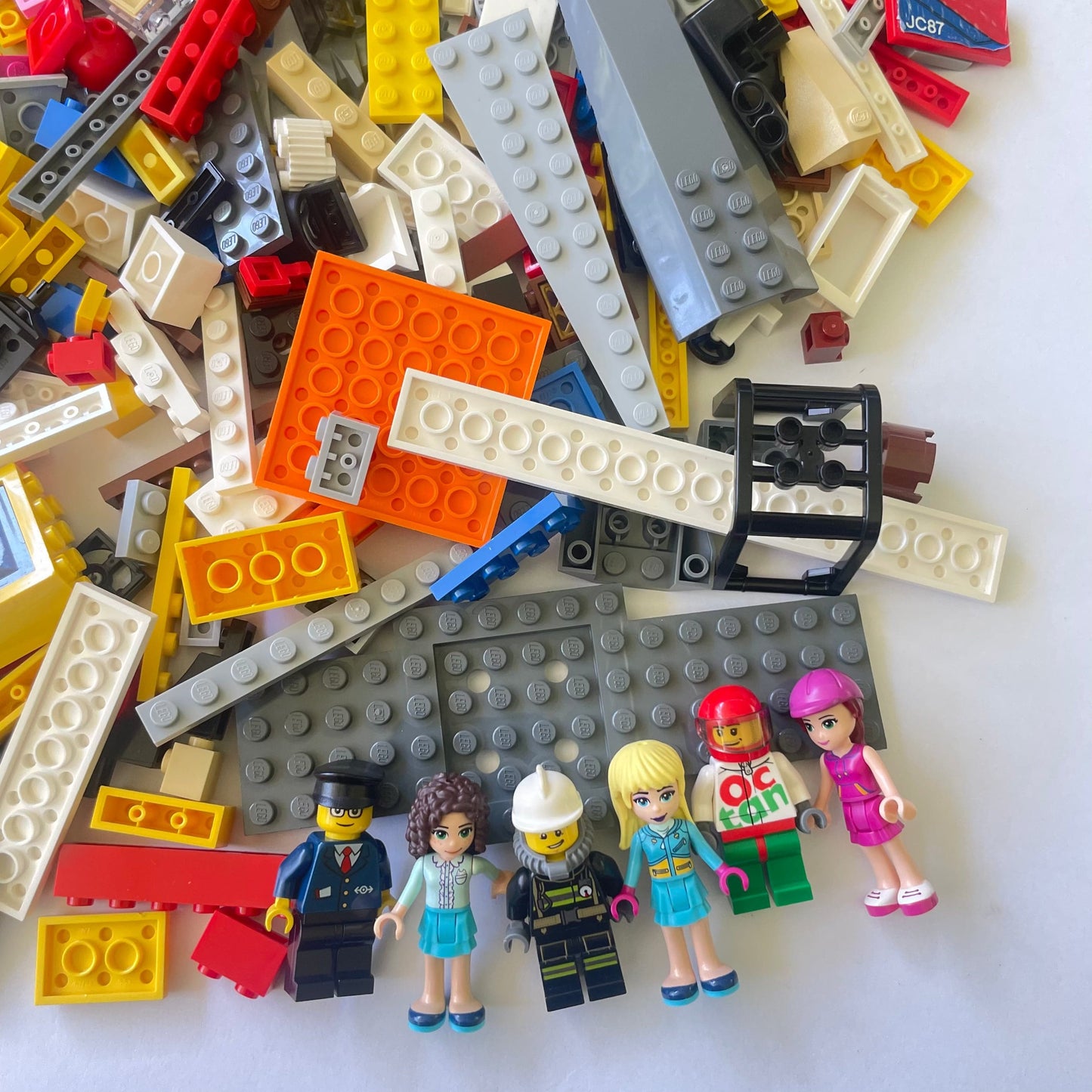 LEGO Fun Pack, Mixed Bag, Approx. 750g includes 6 Minifigures/Minidolls