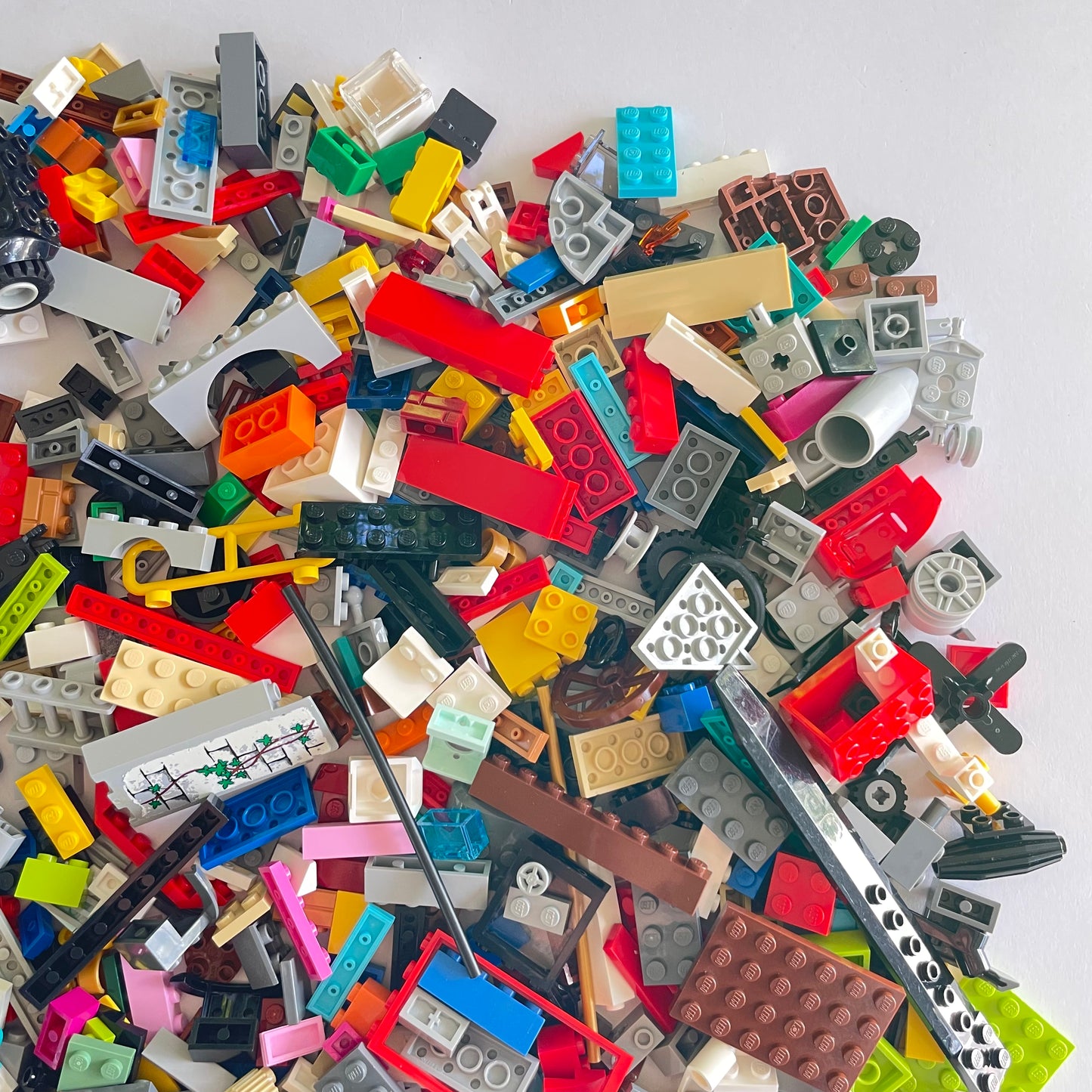 LEGO Fun Pack, Mixed Bag, Approx. 750g includes 6 Minifigures/Minidolls