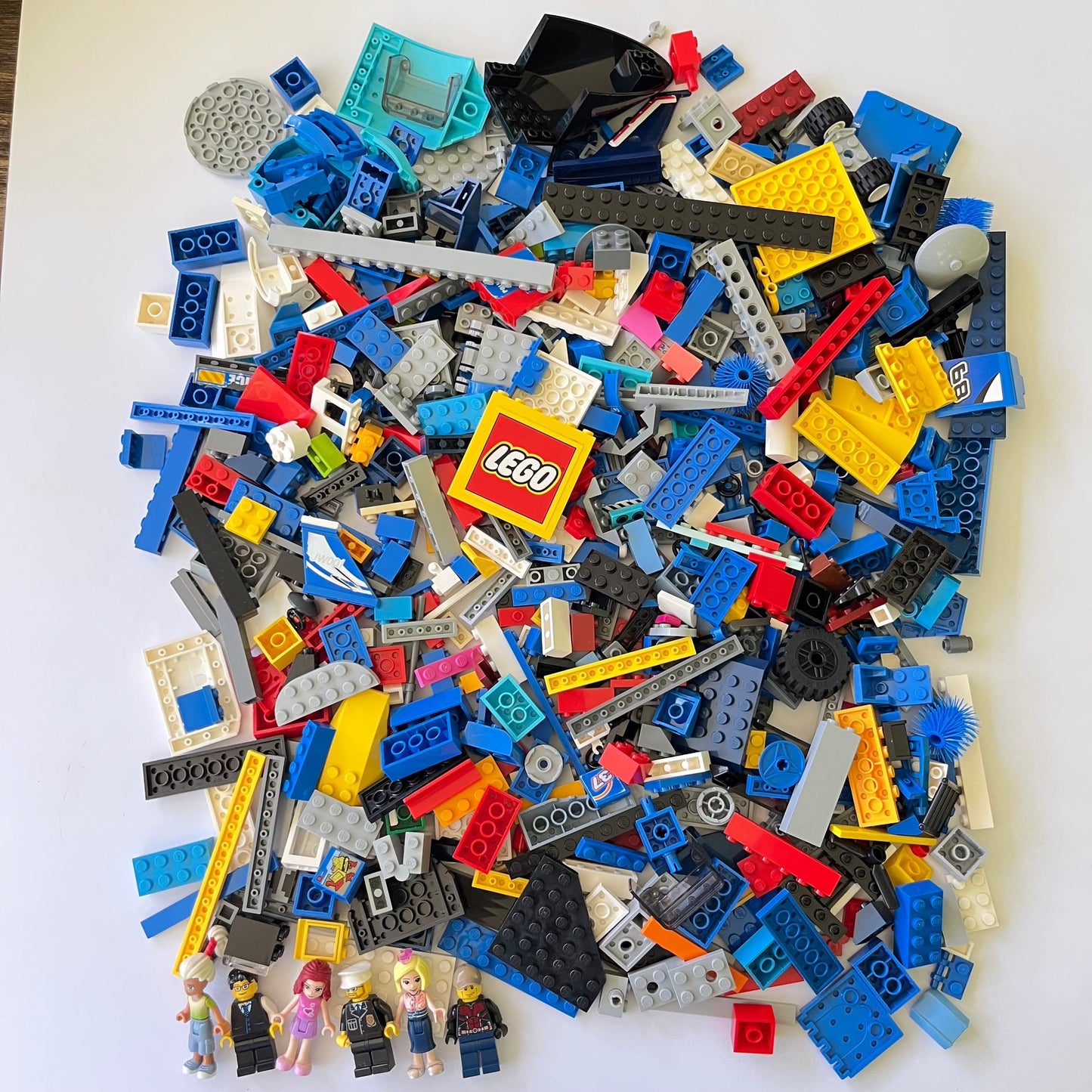 LEGO Fun Pack, Mixed Bag, Approx. 750g includes 6 Minifigures/Minidolls