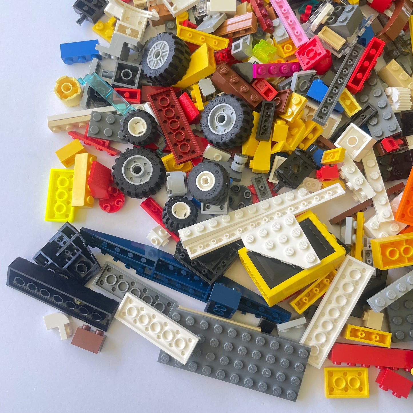 LEGO Fun Pack, Mixed Bag, Approx. 750g includes 6 Minifigures/Minidolls