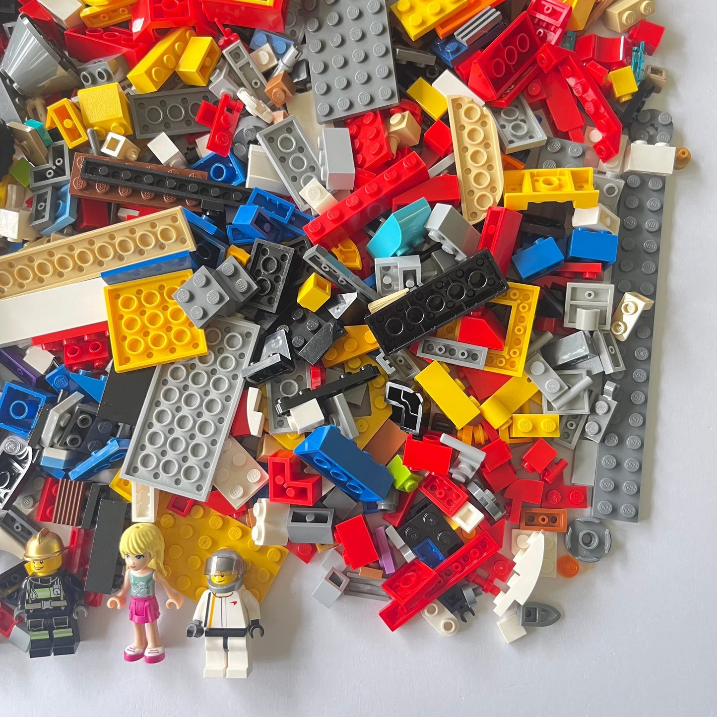 LEGO Fun Pack, Mixed Bag, Approx. 750g includes 6 Minifigures/Minidolls