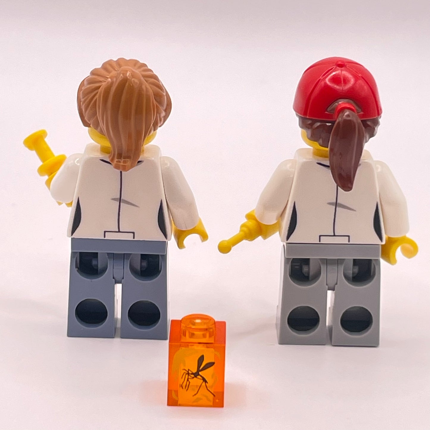 LEGO Scientists, Minifigures (2 Minifigures + Gear)