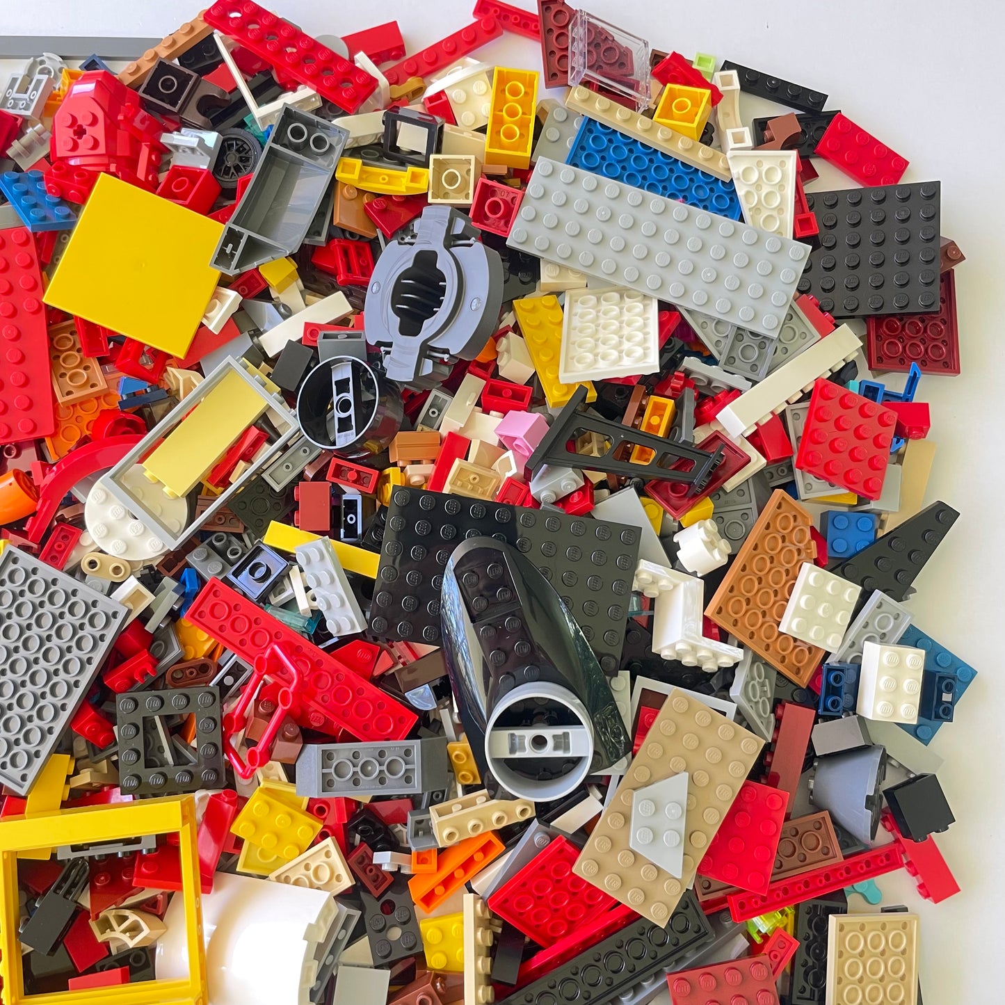 LEGO Deluxe Fun Pack, Mixed Bag, Approx. 1.5kg includes 6 Minifigures/Minidolls