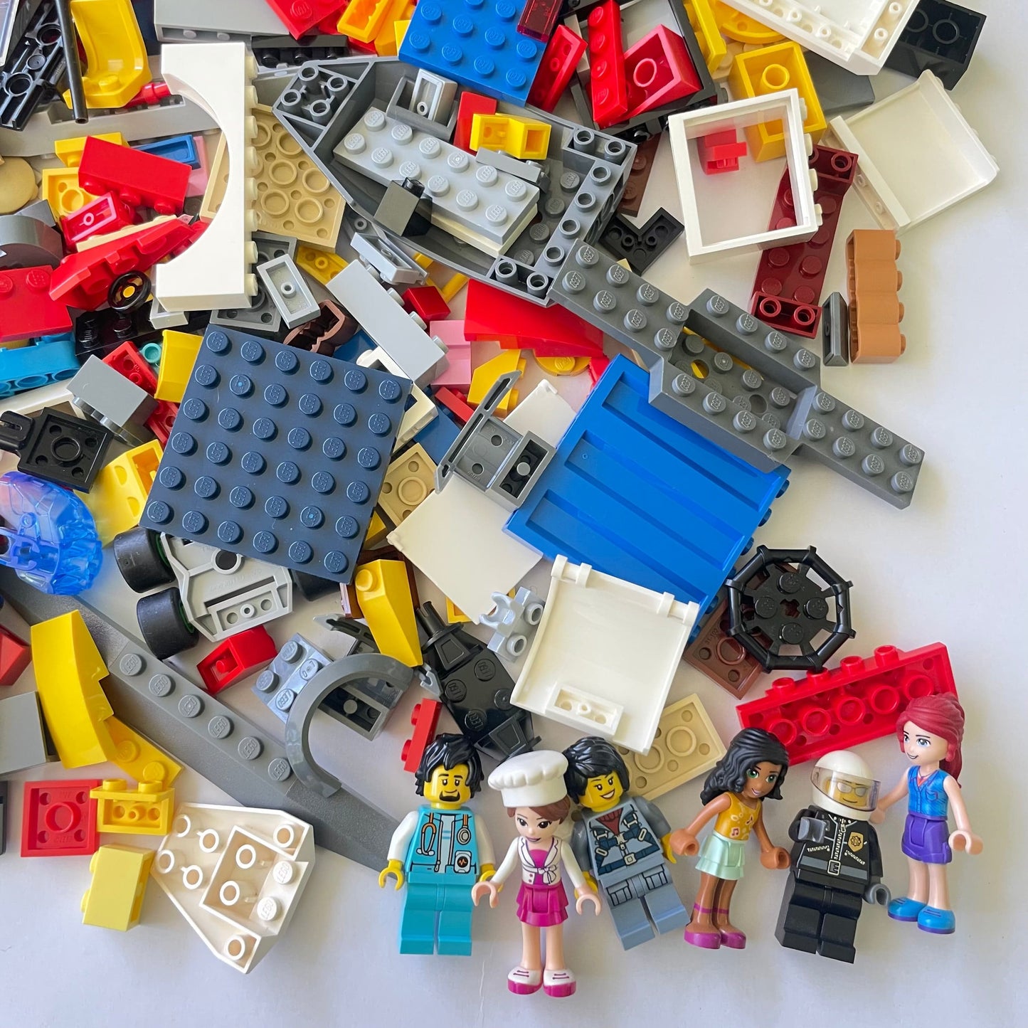 LEGO Fun Pack, Mixed Bag, Approx. 750g includes 6 Minifigures/Minidolls