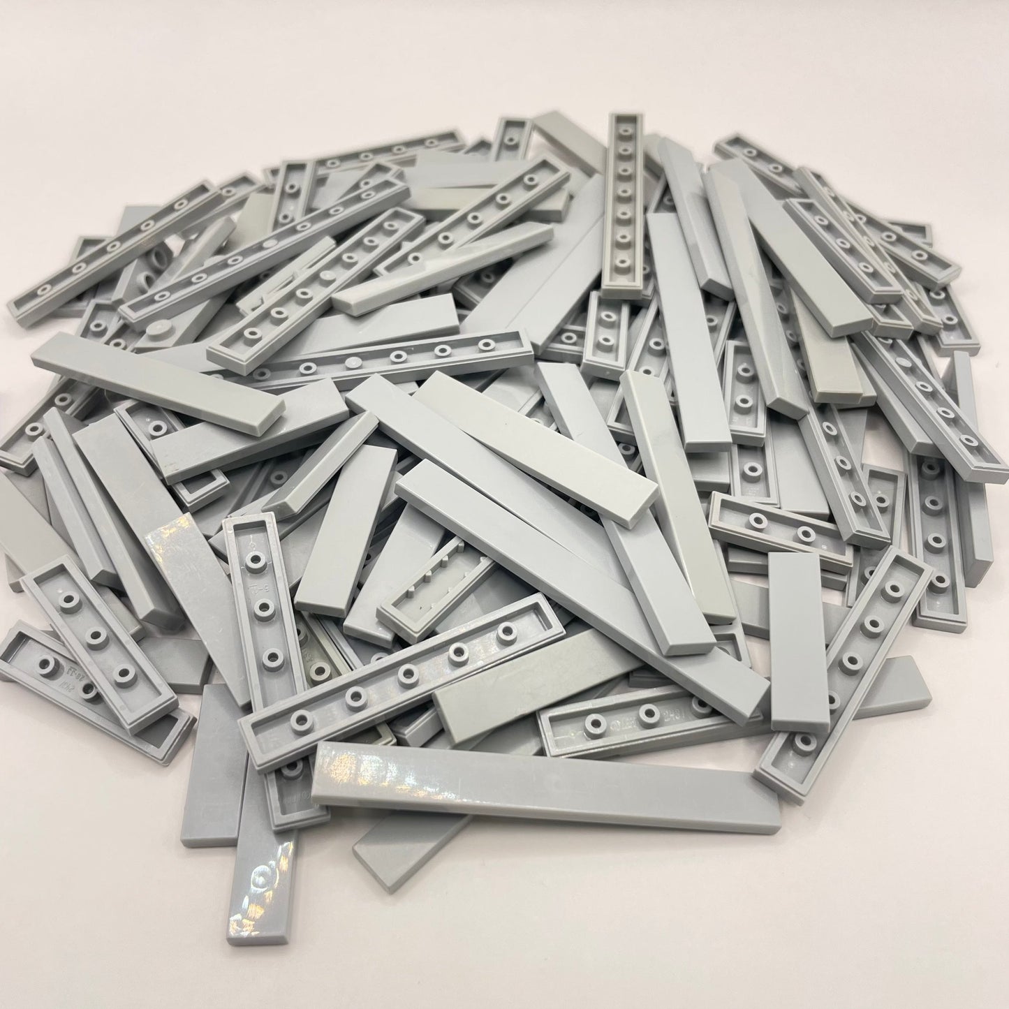 LEGO 1x Tiles / Jumpers, Light Bluish Grey, Approx. 100g