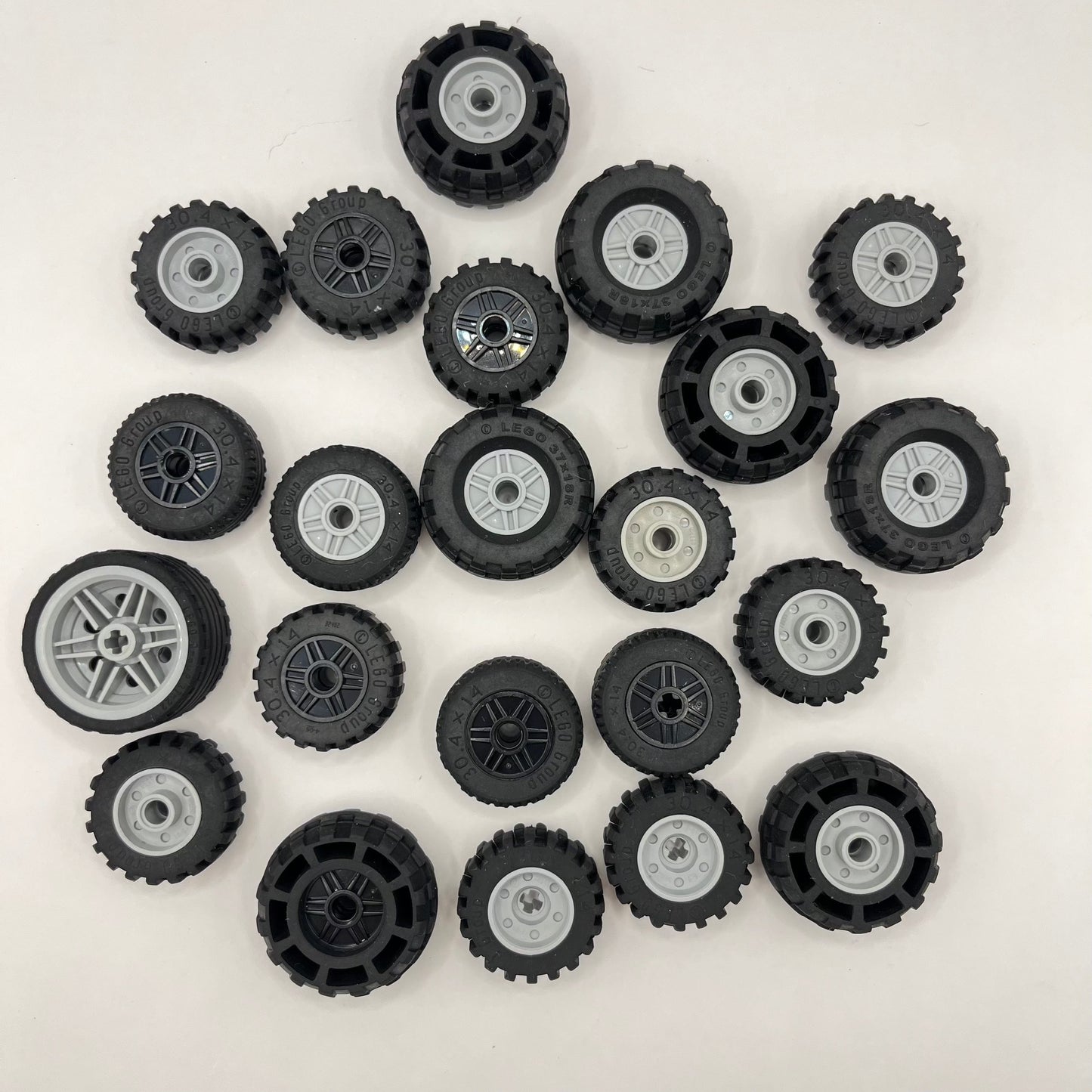 LEGO Medium Wheels, Mixed Sizes, Approx. 200g