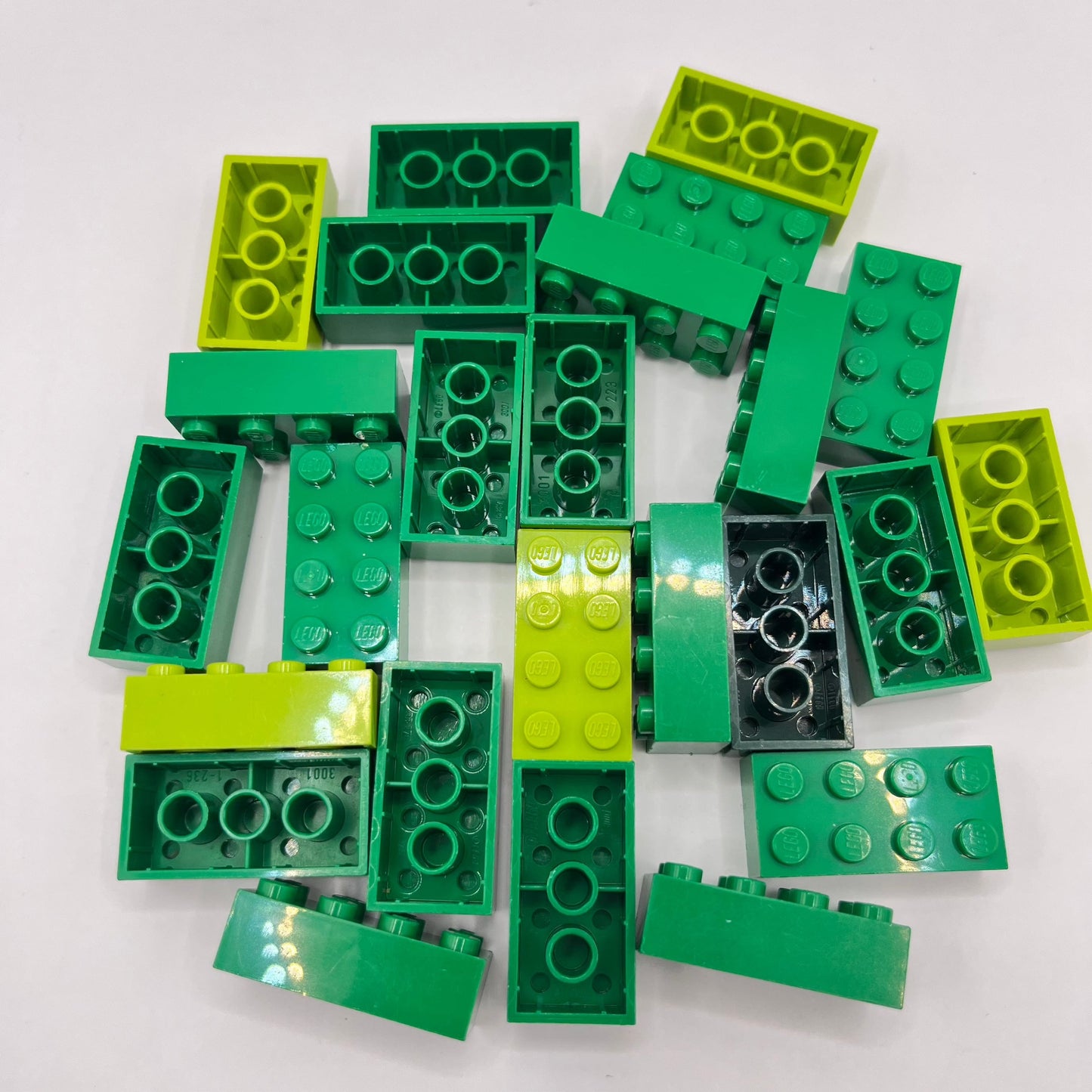 LEGO 2 x 4 Bricks, Mixed Greens, 25 Pieces