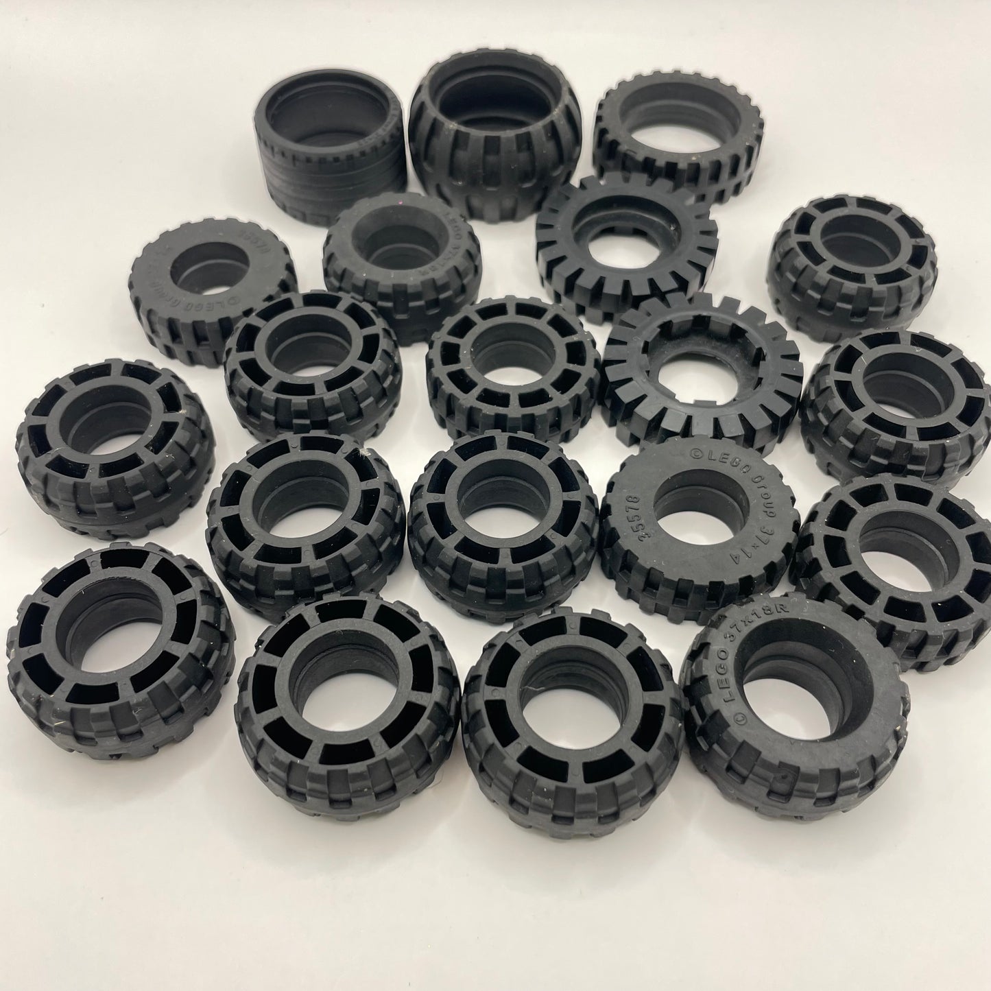 LEGO Medium Tyres, Black, 20 Pieces