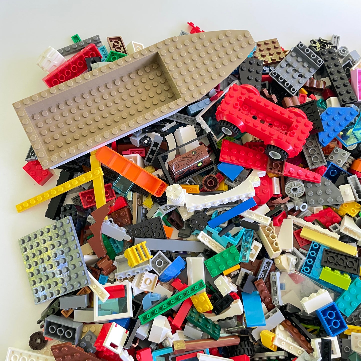 LEGO Deluxe Fun Pack, Mixed Bag, Approx. 1.5kg includes 6 Minifigures/Minidolls