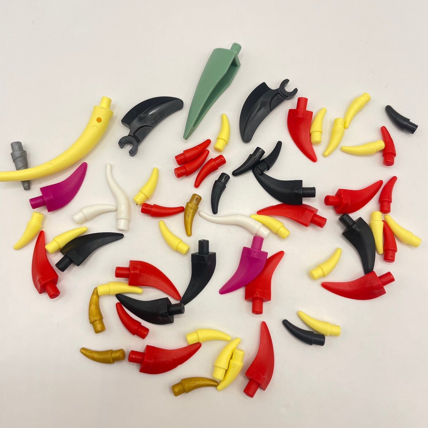 LEGO Mixed Horns, Mixed Colours (50 Pieces)