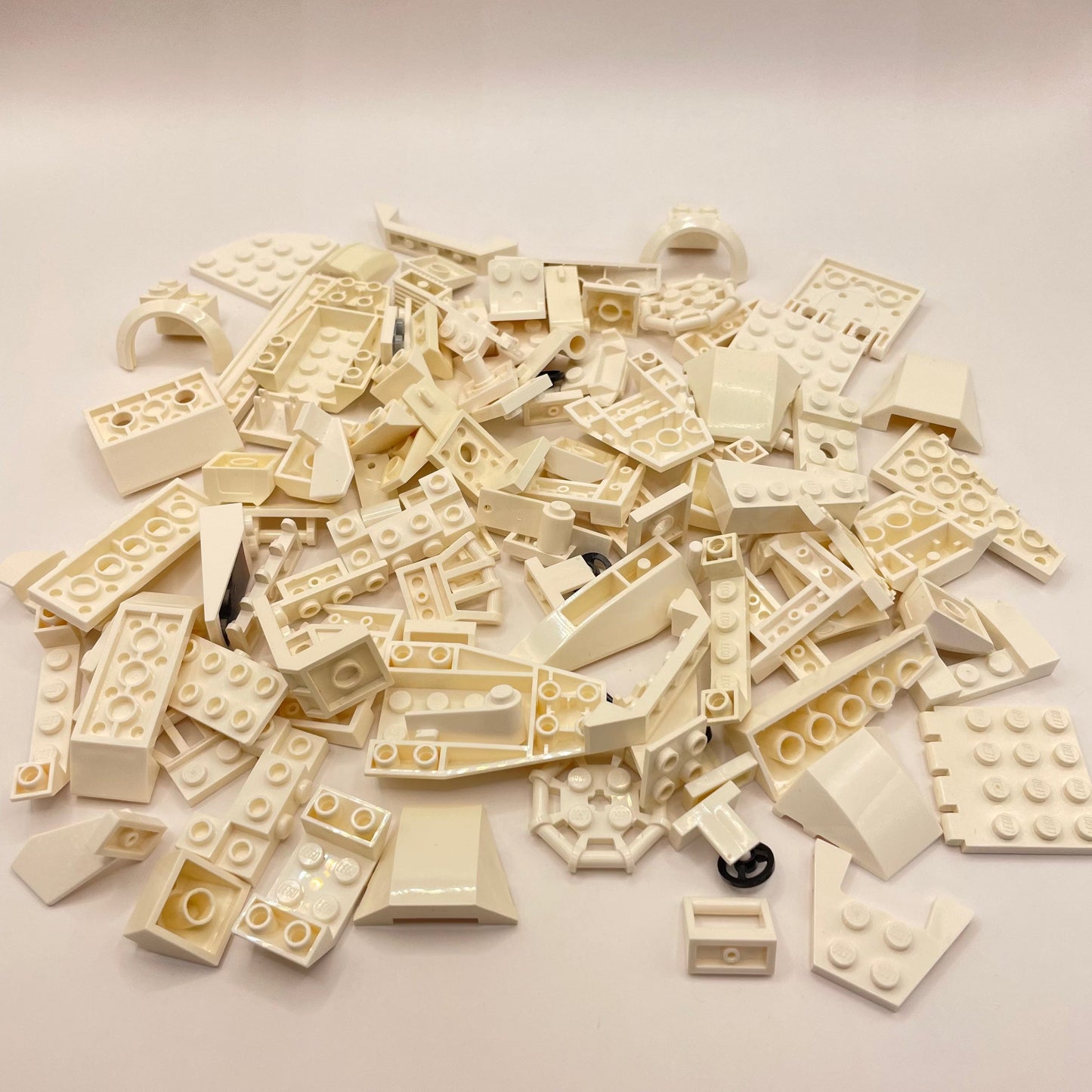 LEGO Mixed Vehicle Pieces, White, Approx. 125g