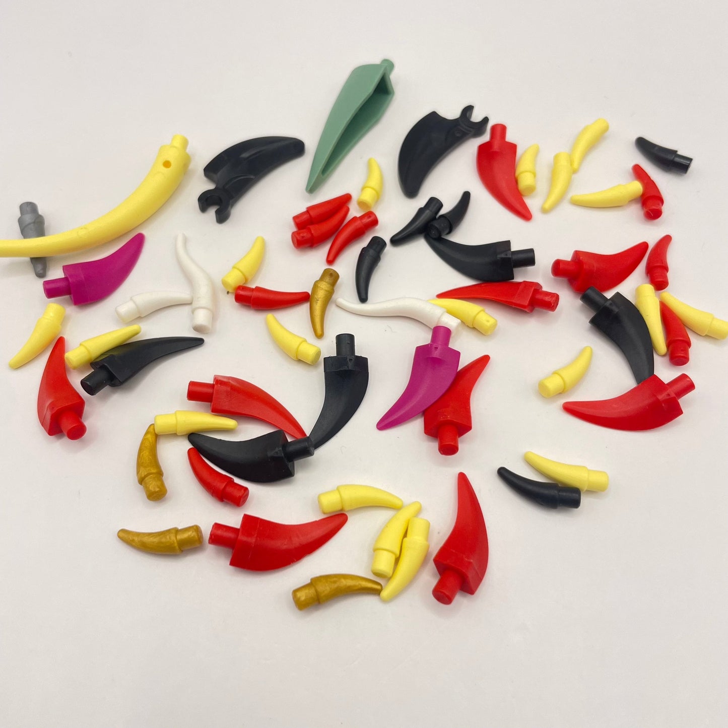 LEGO Mixed Horns, Mixed Colours (50 Pieces)