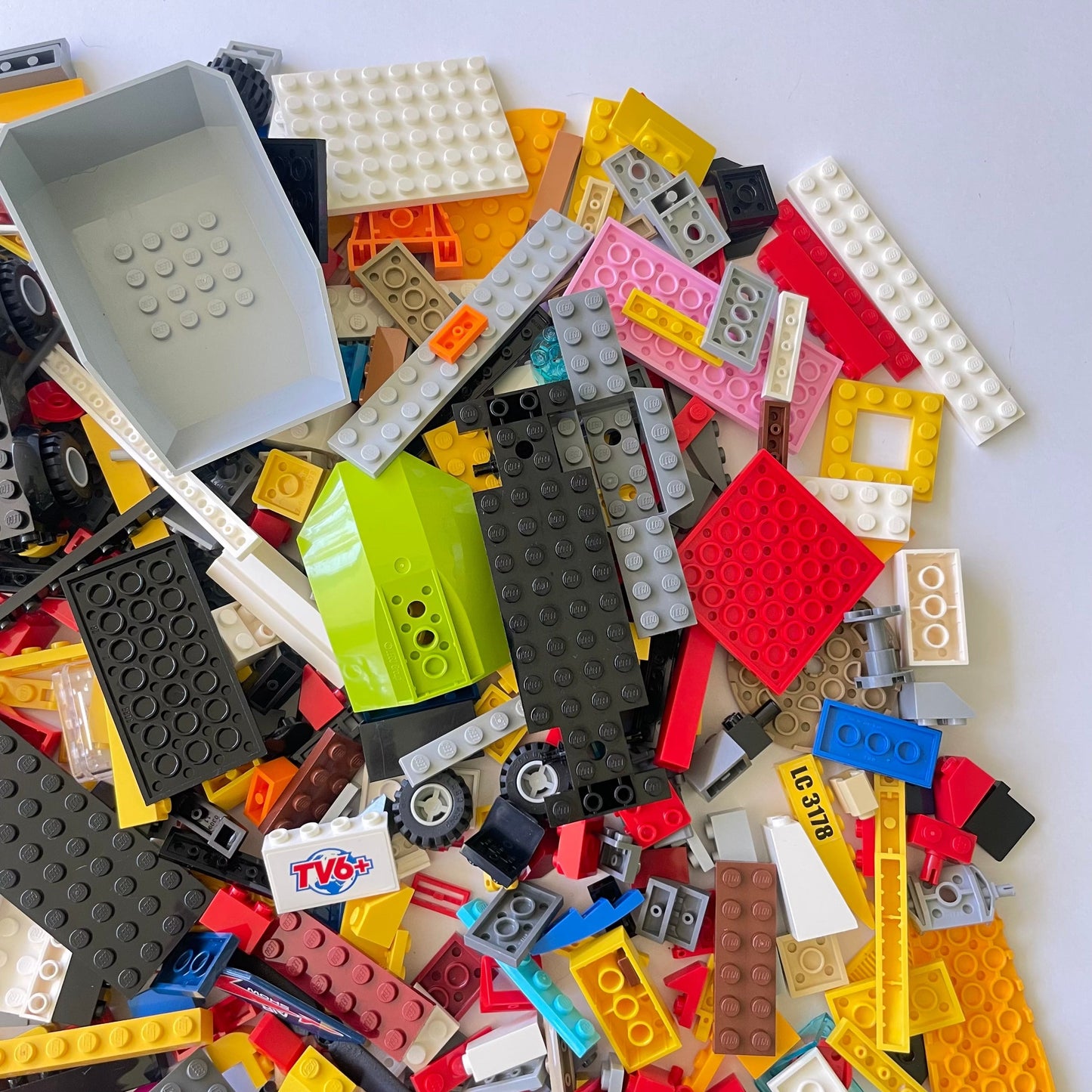 LEGO Fun Pack, Mixed Bag, Approx. 750g includes 6 Minifigures/Minidolls