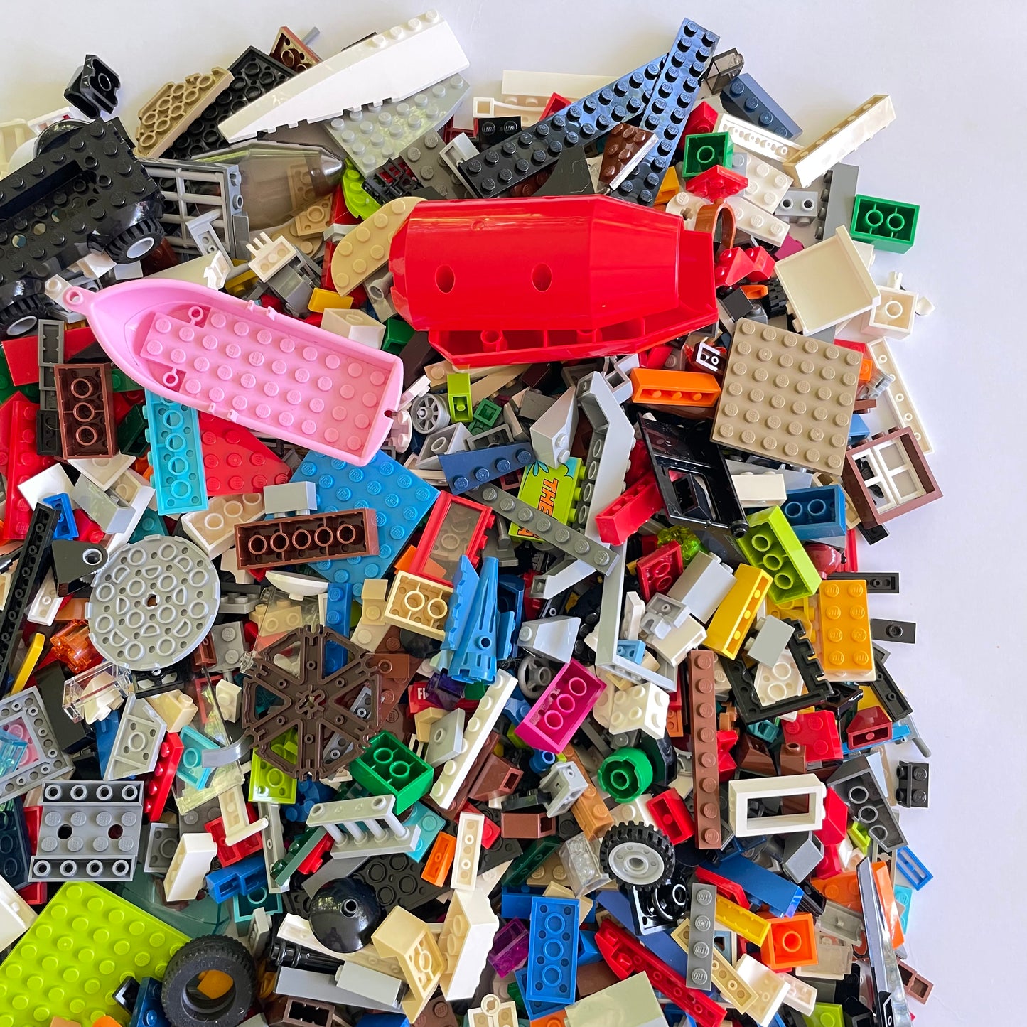 LEGO Deluxe Fun Pack, Mixed Bag, Approx. 1.5kg includes 6 Minifigures/Minidolls