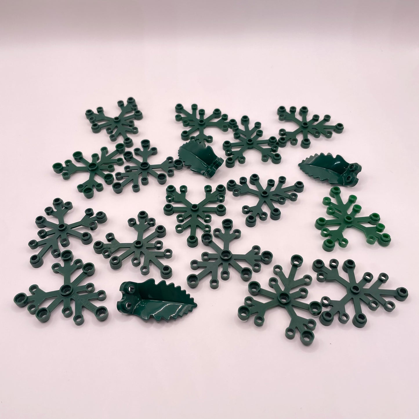 LEGO Leaves, with Curved Leaf, Mixed Green, 18 Pieces