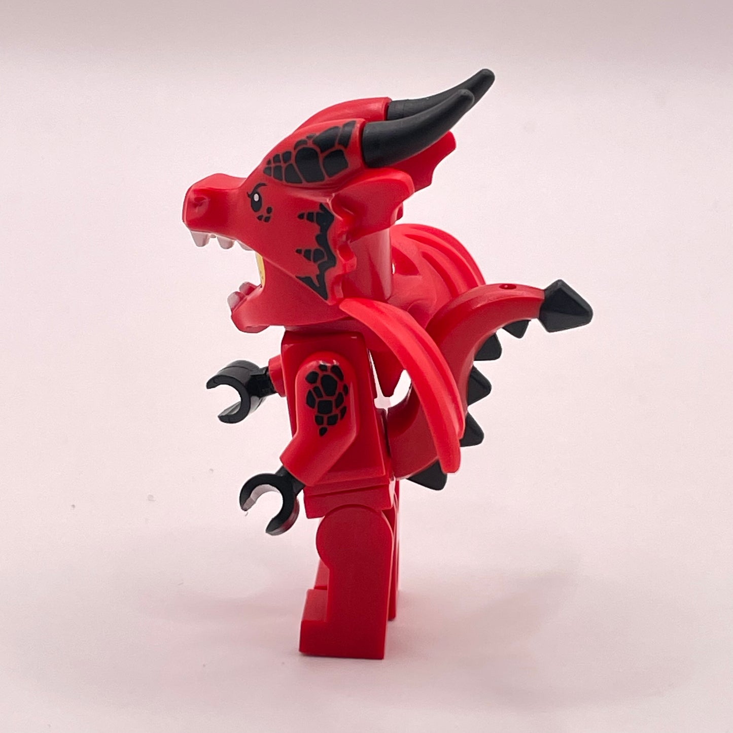 LEGO Dragon Suit Guy, Collectible Minifigures Series 18, (col318)