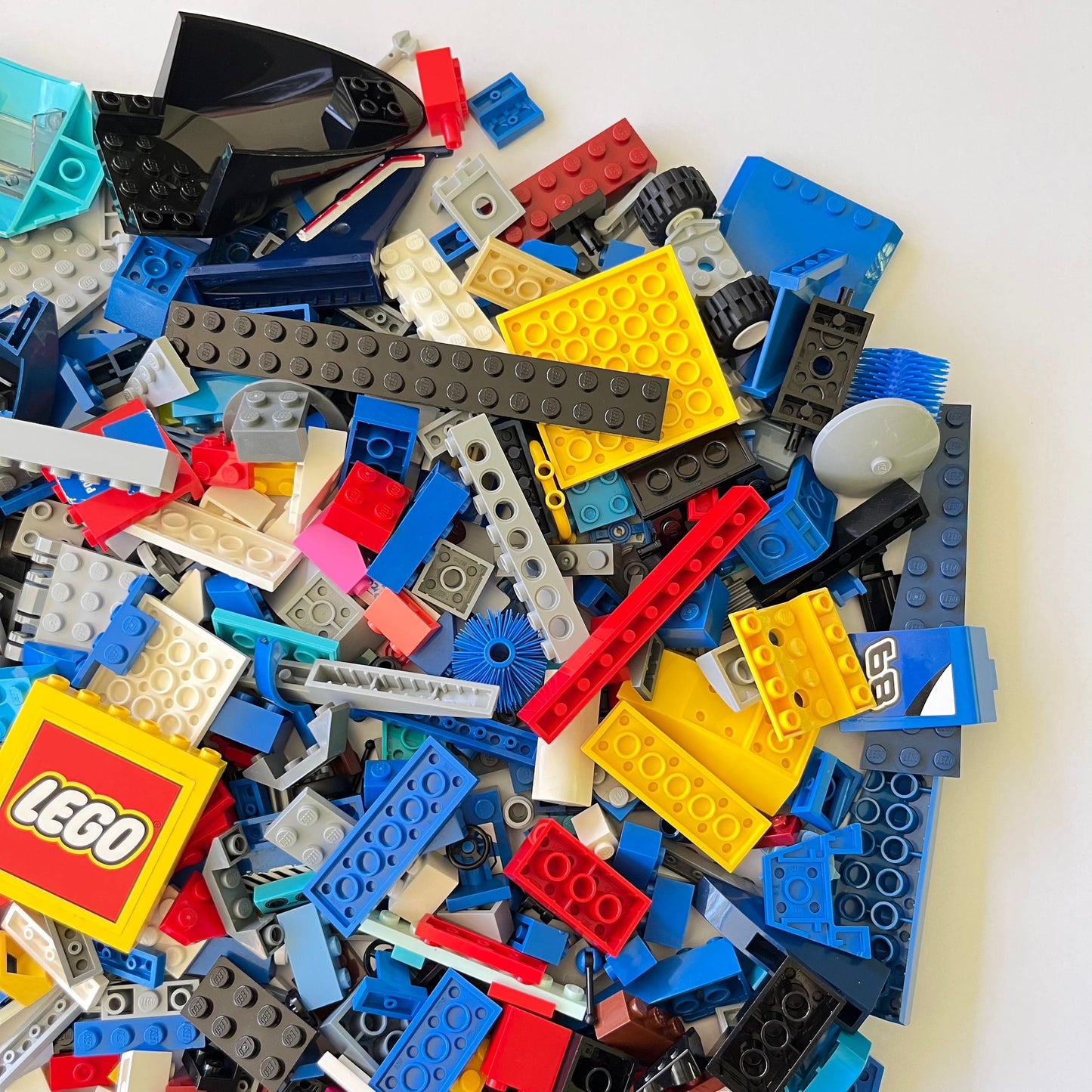 LEGO Fun Pack, Mixed Bag, Approx. 750g includes 6 Minifigures/Minidolls