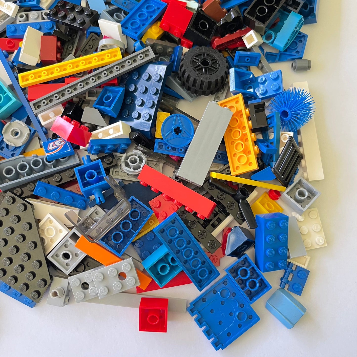 LEGO Fun Pack, Mixed Bag, Approx. 750g includes 6 Minifigures/Minidolls