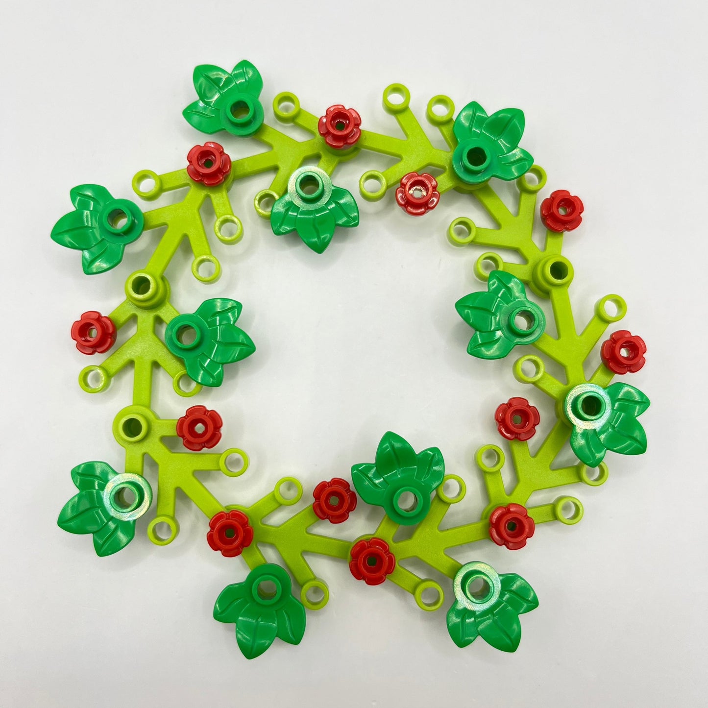 LEGO Mini Christmas Wreath Bundle, Green and Red, 33 Pieces