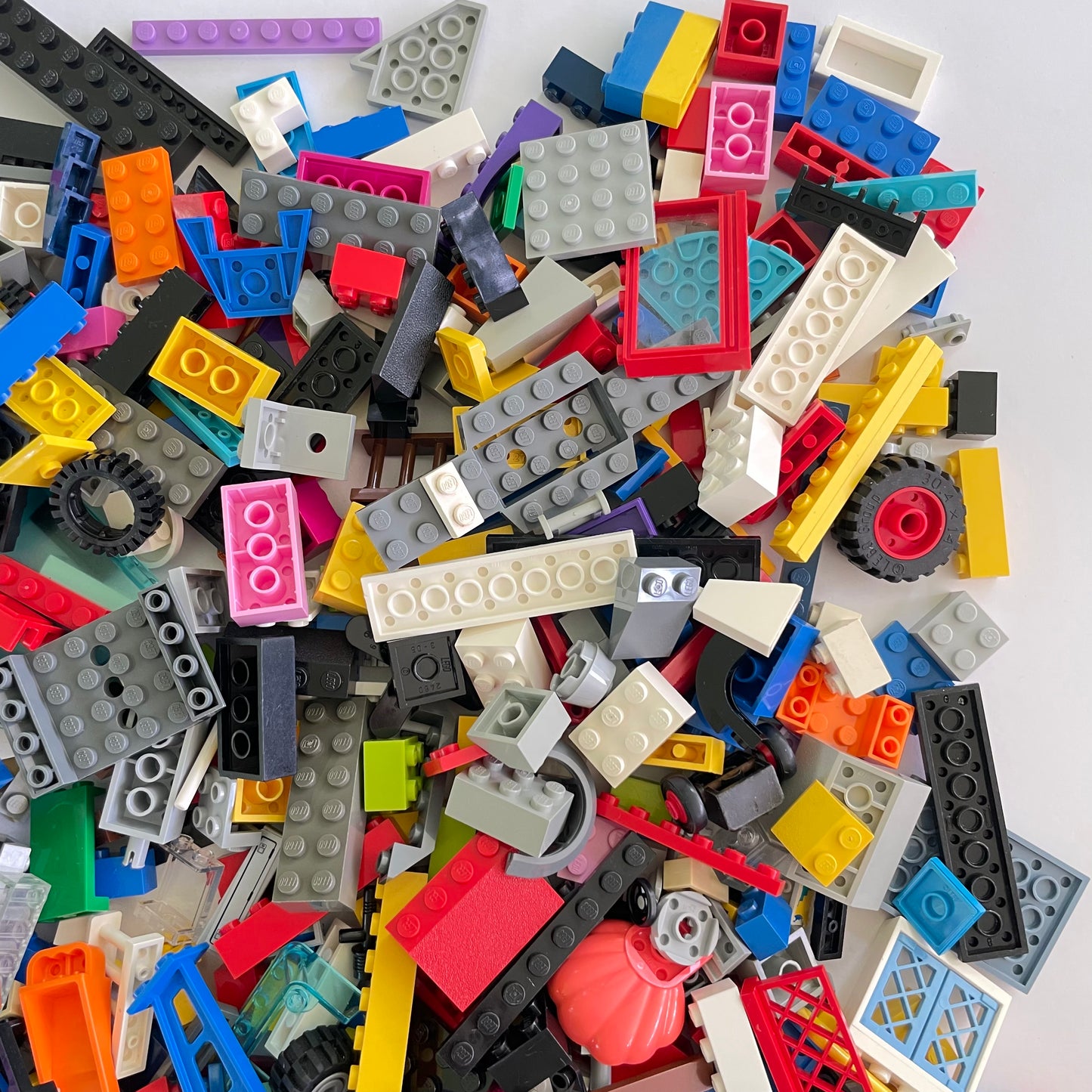 LEGO Fun Pack, Mixed Bag, Approx. 750g includes 6 Minifigures/Minidolls