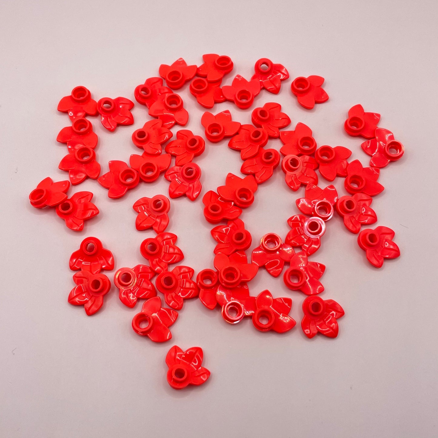LEGO Coral, Plant Plate, Round 1 x 1 with 3 Leaves, 50 Pieces (32607)