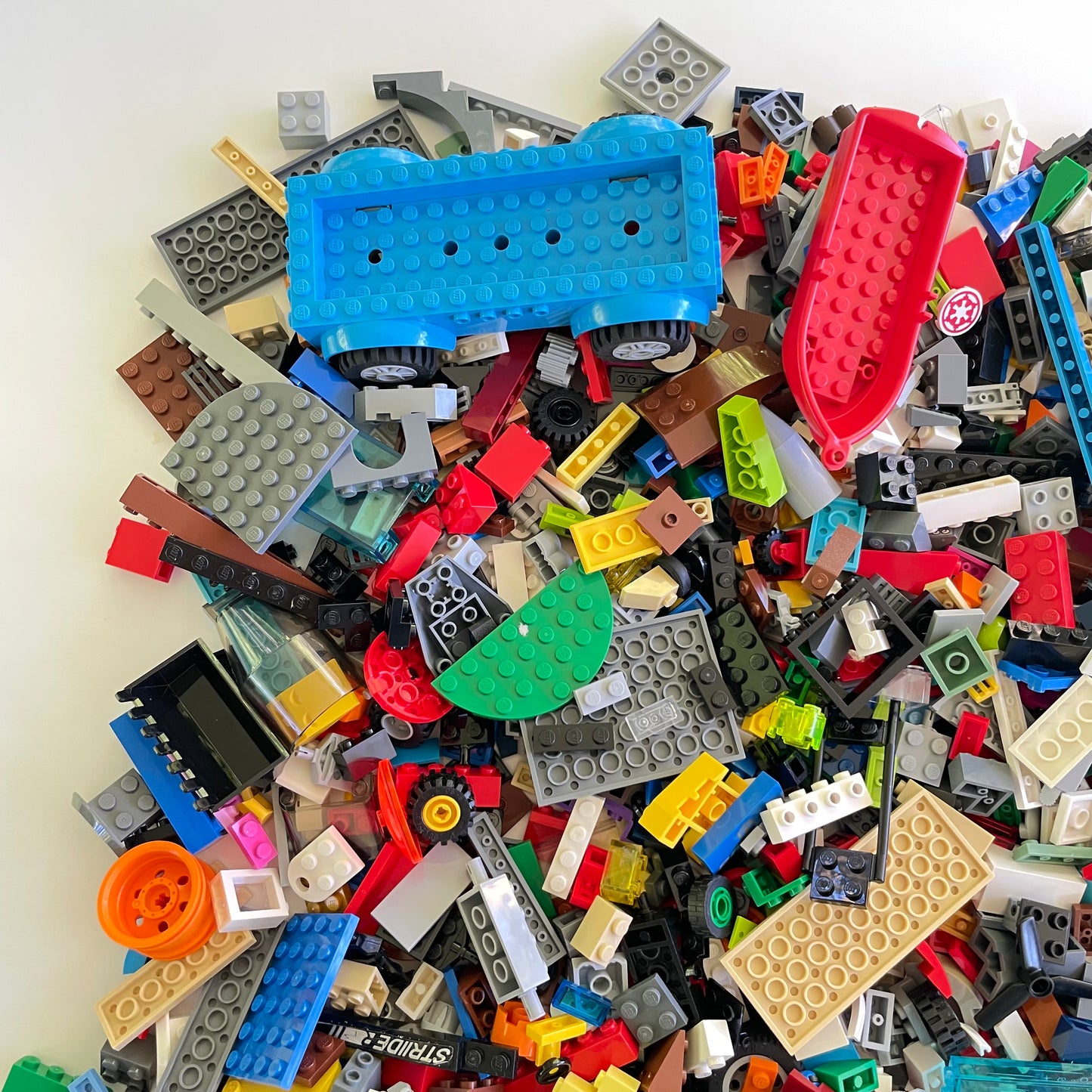 LEGO Deluxe Fun Pack, Mixed Bag, Approx. 1.5kg includes 6 Minifigures/Minidolls