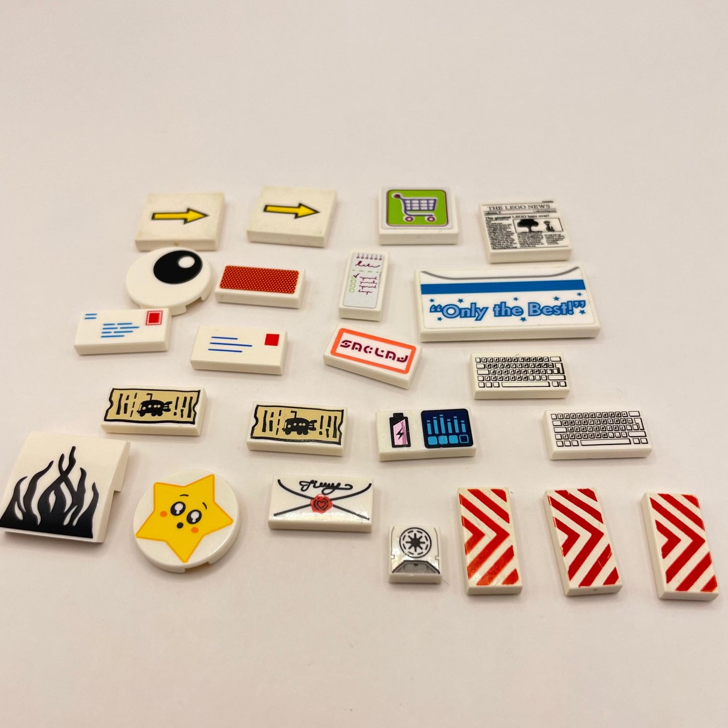 LEGO Mixed Printed Tiles, White (22 Pieces)