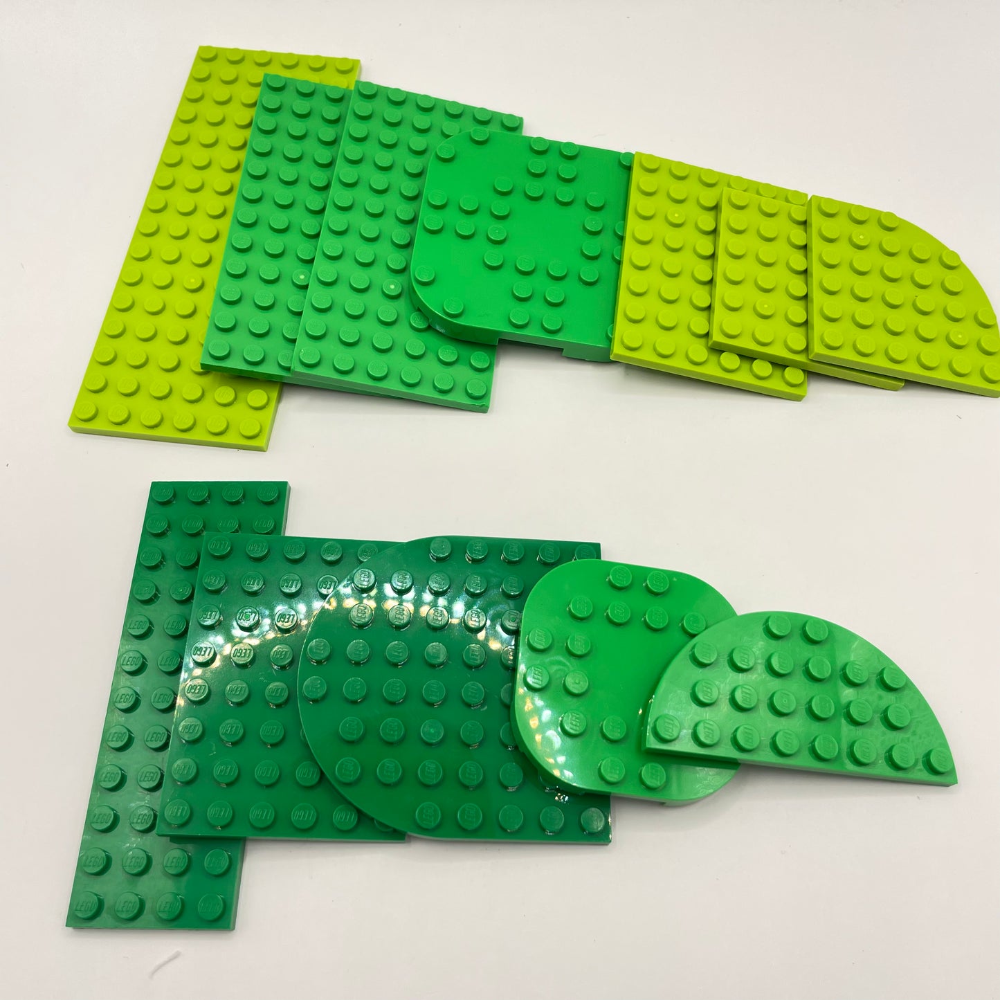 LEGO Medium Plates, Mixed Green, Approx. 80g