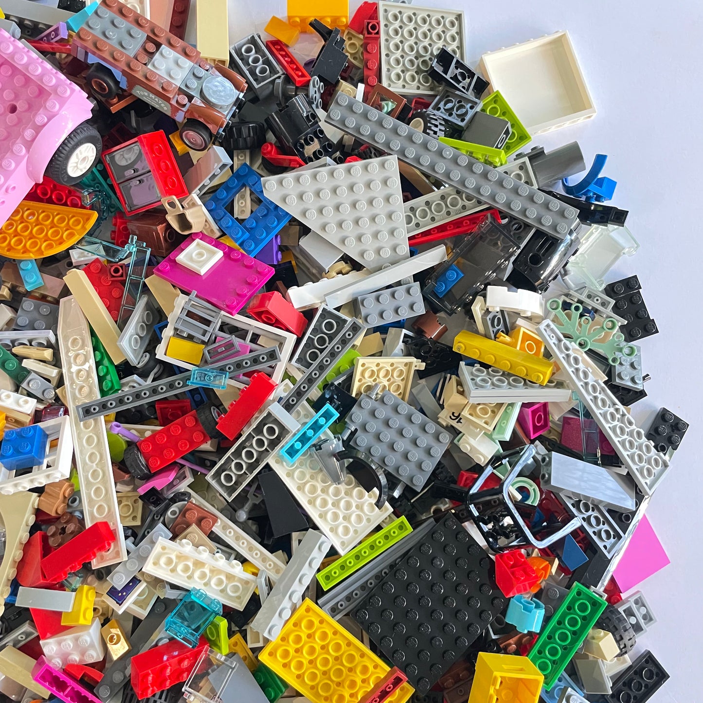 LEGO Deluxe Fun Pack, Mixed Bag, Approx. 1.5kg includes 6 Minifigures/Minidolls