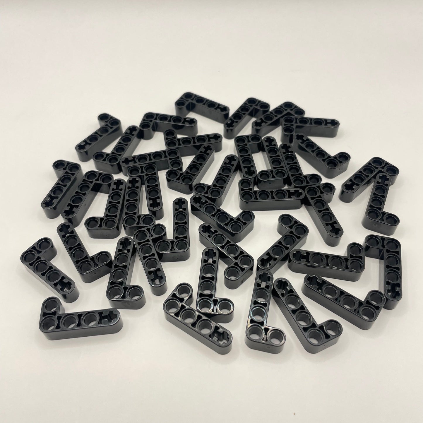 LEGO Black Technic, Liftarm, Modified Bent Thick L-Shape 2x4 40 Pieces (32140)