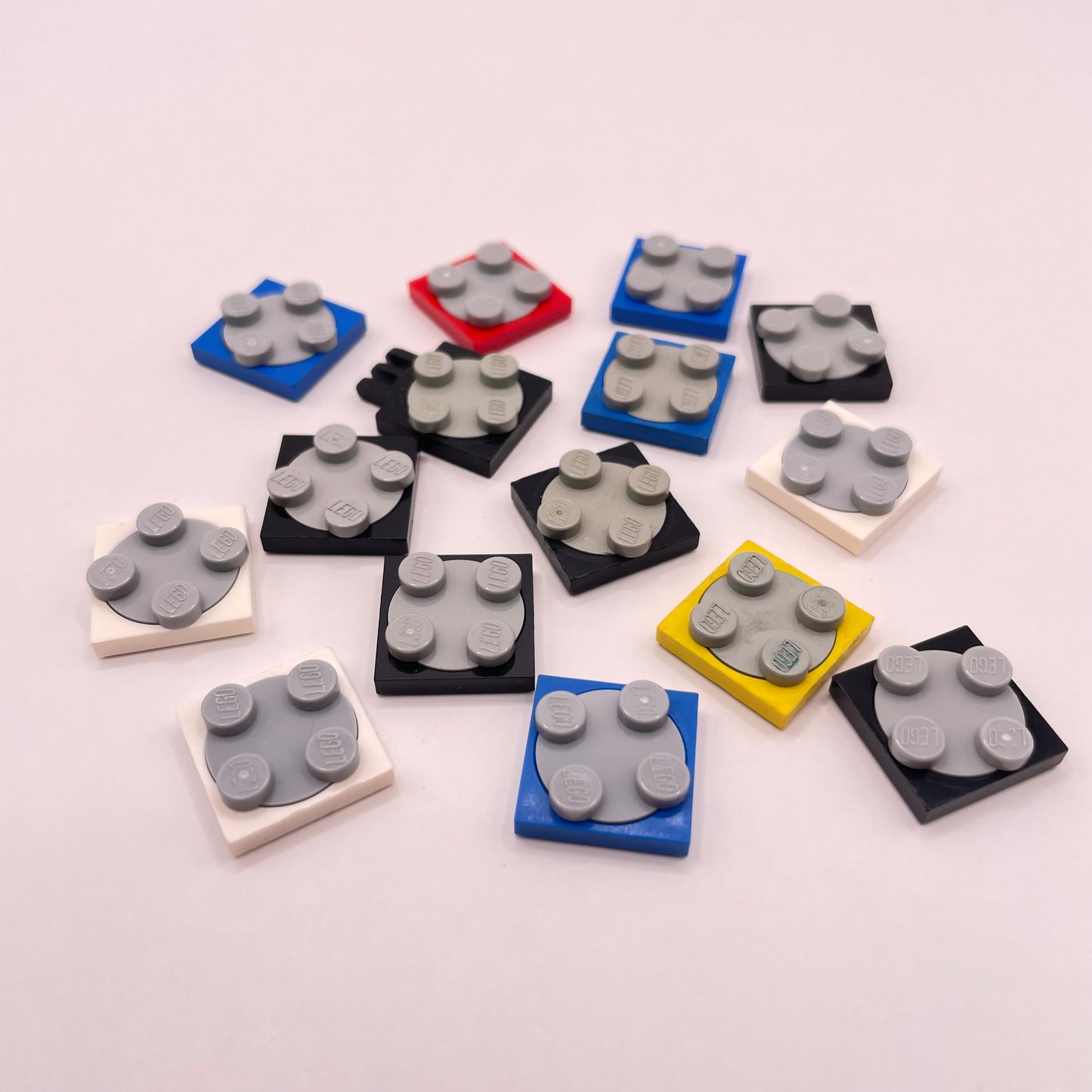 LEGO Plate Small Turntables, Mixed Colours, 15 pieces
