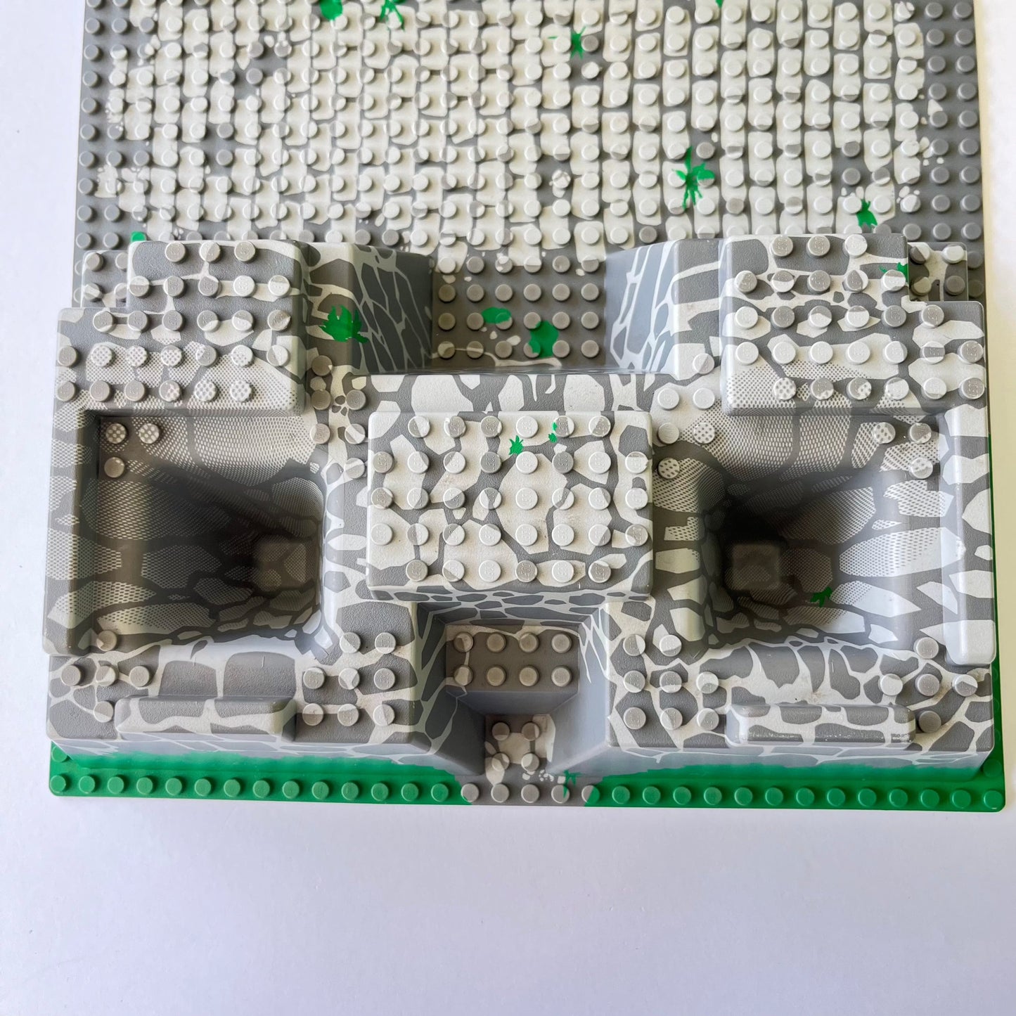 LEGO Baseplate Raised, Four Corner Pits with Grey Rock Pattern, Grey, 32x48