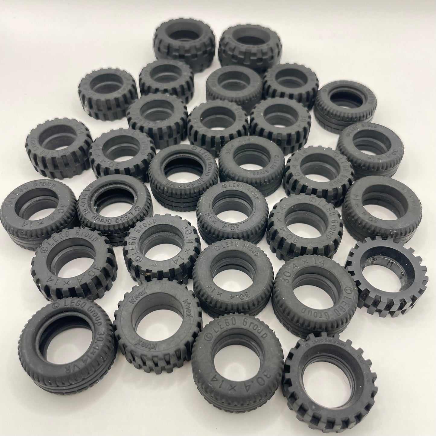 LEGO Medium Tyres, Black, 30 Pieces