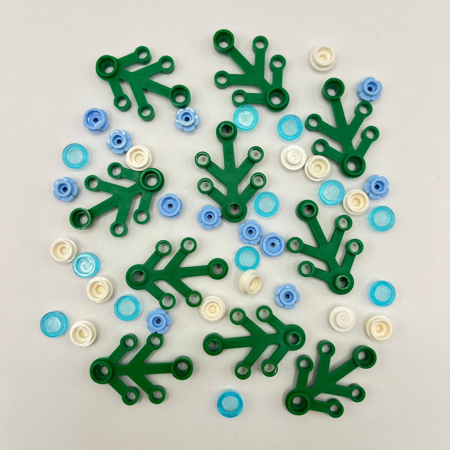 LEGO Mini Christmas Wreath Bundle, Blue and White, 46 Pieces