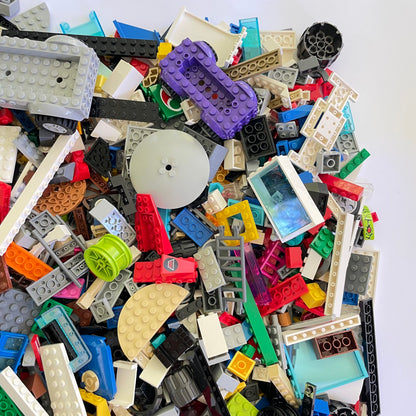 LEGO Deluxe Fun Pack, Mixed Bag, Approx. 1.5kg includes 6 Minifigures/Minidolls