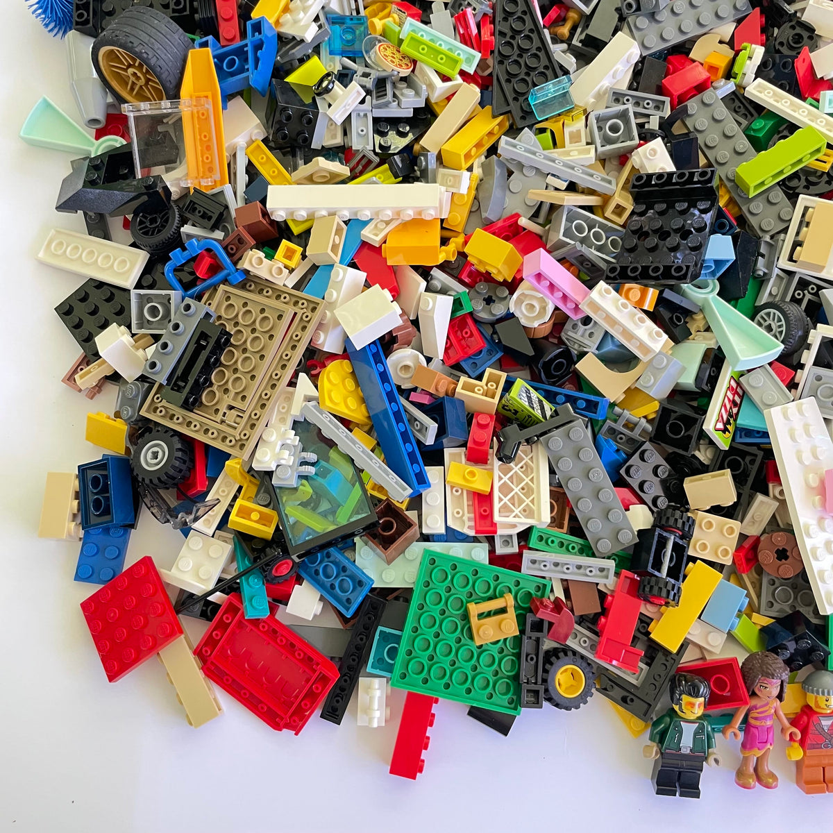 LEGO Deluxe Fun Pack, Mixed Bag, Approx. 1.5kg includes 6 Minifigures/Minidolls