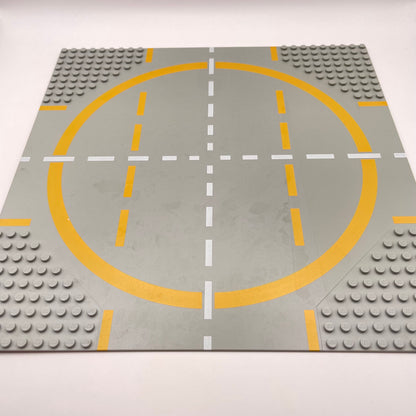 LEGO Baseplate Road, 9 Stud Landing Pad with Yellow Circle, 32x32, Old Light Grey, 6099pb01 (1 Piece) Playwear