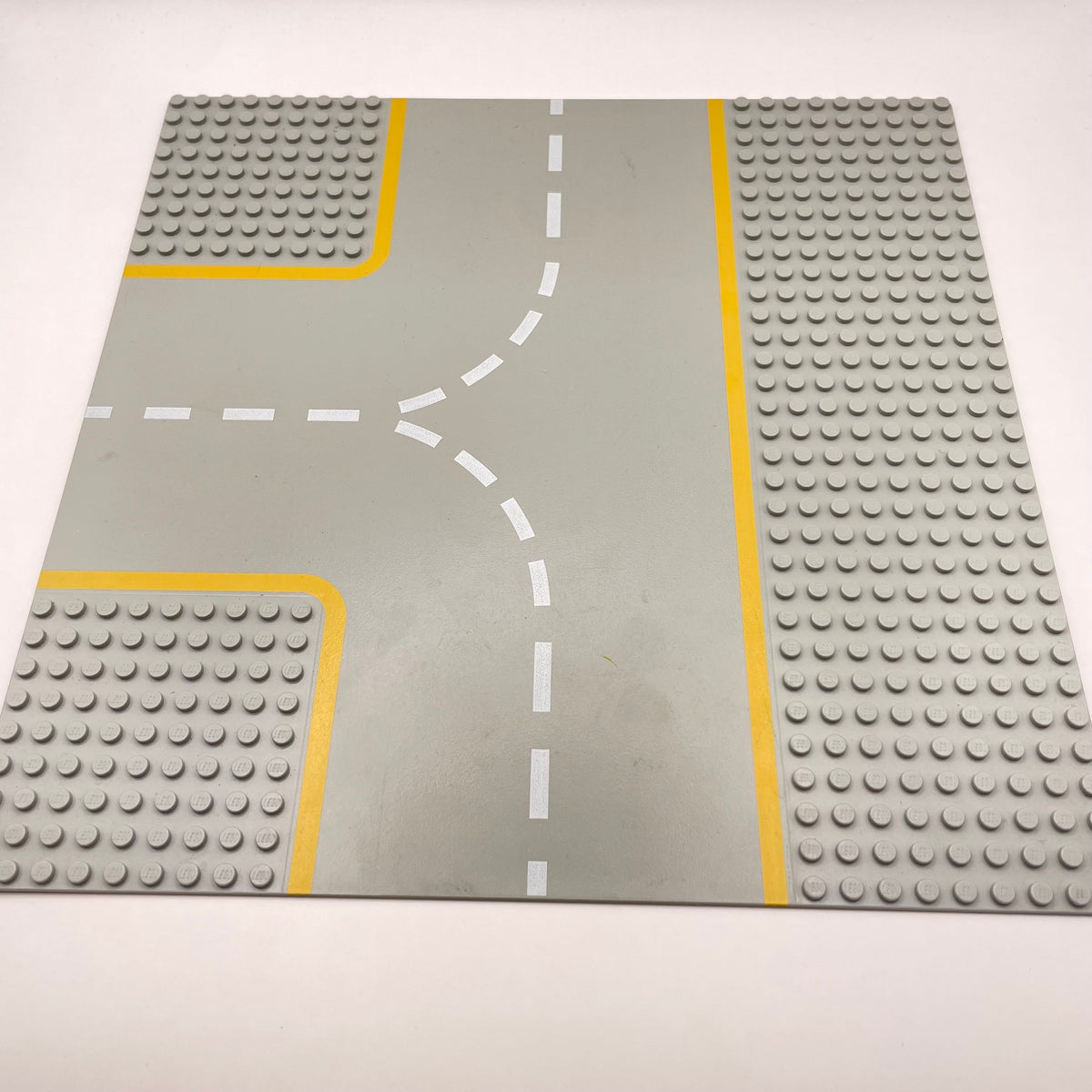 LEGO Baseplate Road, 9 Stud T Intersection, 32x32, Old Light Grey, 608p03 (1 Piece) Playwear