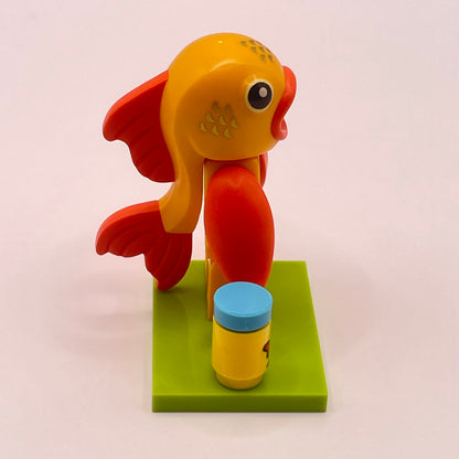 LEGO Goldfish Costume Fan, Collectible Series 28, Minifigure (col463)