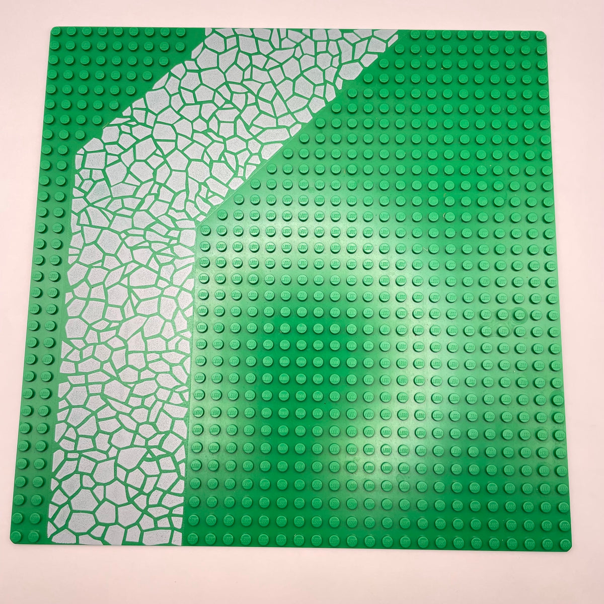 LEGO Baseplate, Driveway with Light Grey Cobblestones, Green, 32x32, 1 Piece, 4478px2