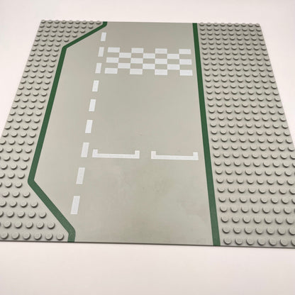 LEGO Baseplate Road, 3 Lane with Race Track, 32x32, Old Light Grey, 425p01 (1 Piece) Playwear