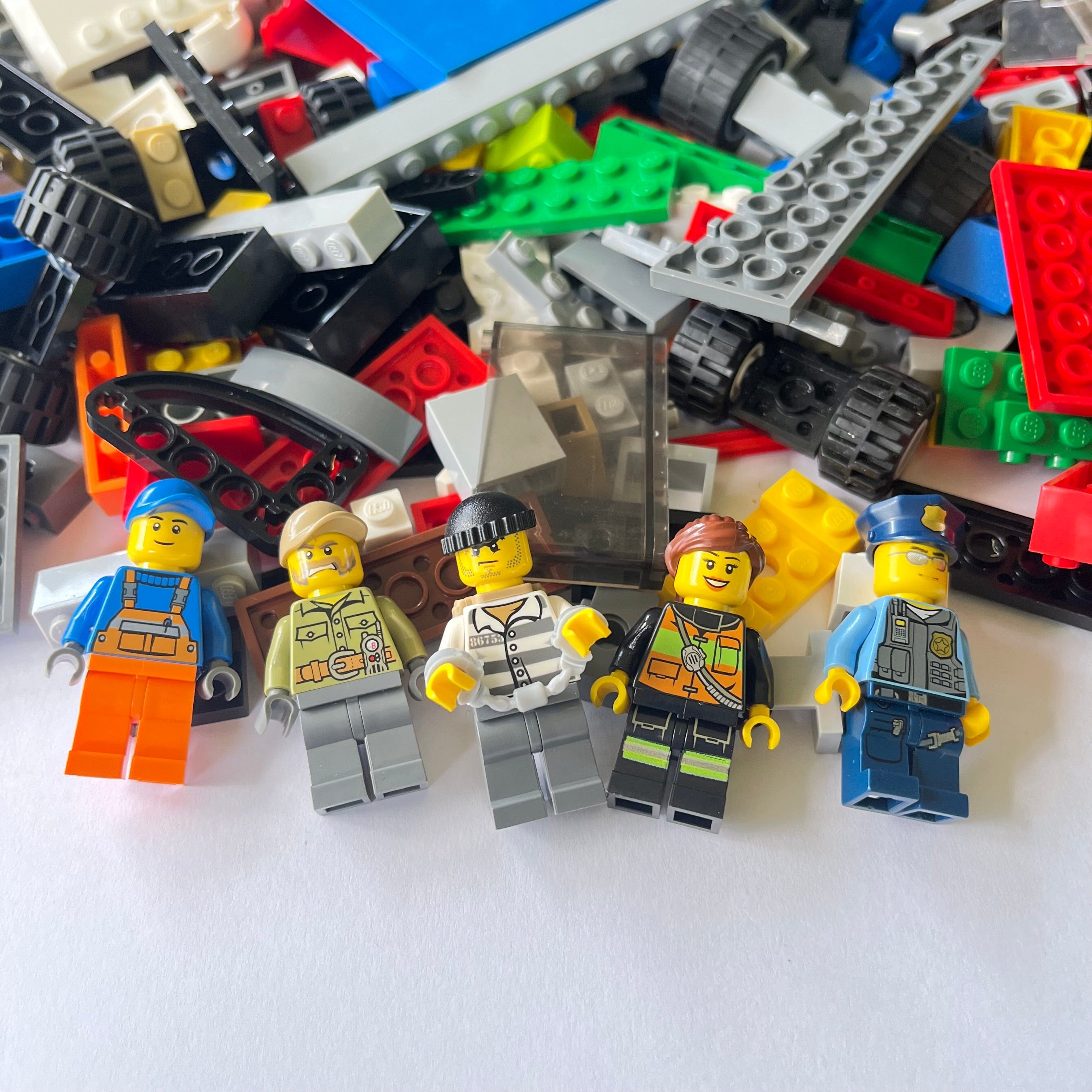 LEGO Fun Pack Mixed Bag Approx. 1kg includes 5 Minifigures Brick Cycle