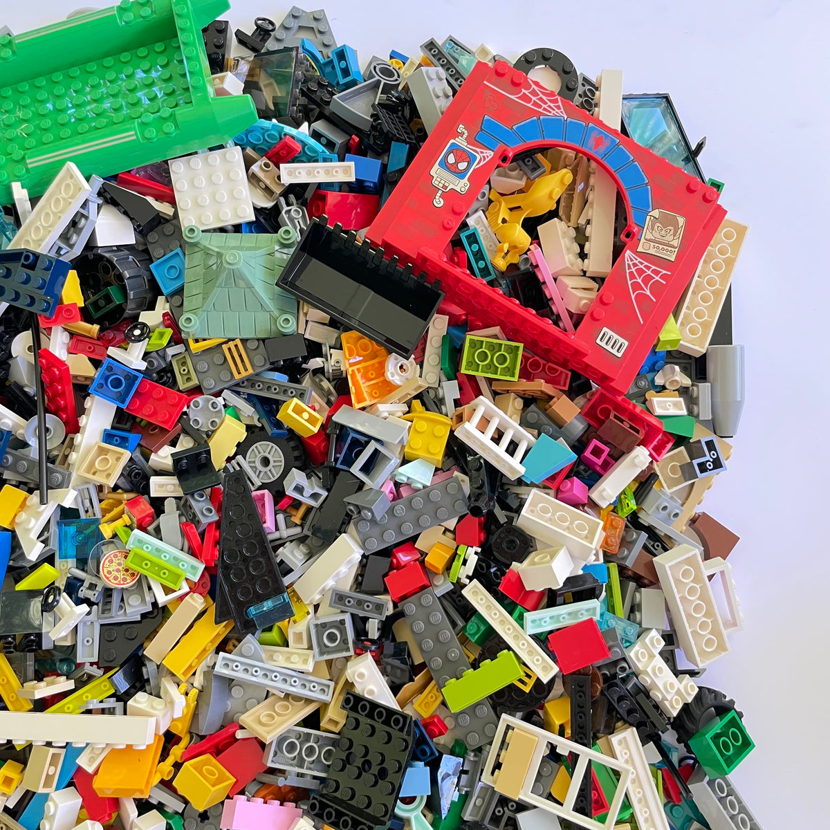 LEGO Deluxe Fun Pack, Mixed Bag, Approx. 1.5kg includes 6 Minifigures/Minidolls