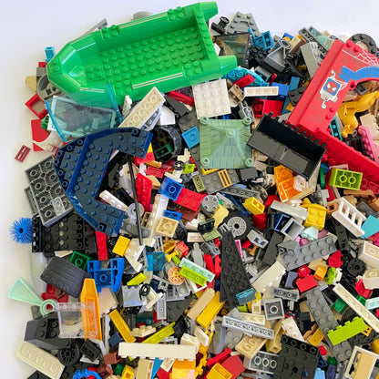 LEGO Deluxe Fun Pack, Mixed Bag, Approx. 1.5kg includes 6 Minifigures/Minidolls
