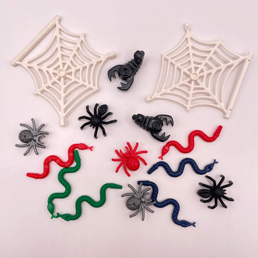 LEGO Creepy Crawlies with Spider Web, Mixed Colours, 16 Pieces
