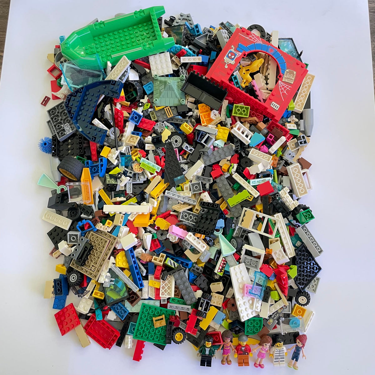 LEGO Deluxe Fun Pack, Mixed Bag, Approx. 1.5kg includes 6 Minifigures/Minidolls