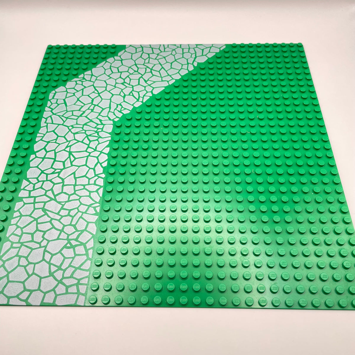 LEGO Baseplate, Driveway with Light Grey Cobblestones, Green, 32x32, 1 Piece, 4478px2