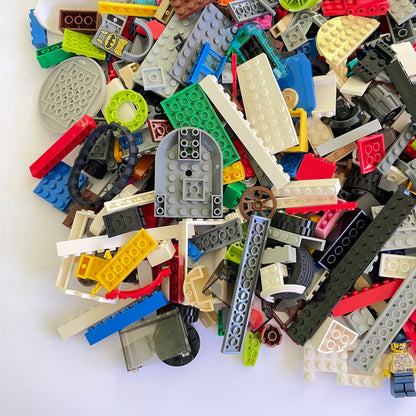LEGO Deluxe Fun Pack, Mixed Bag, Approx. 1.5kg includes 6 Minifigures/Minidolls