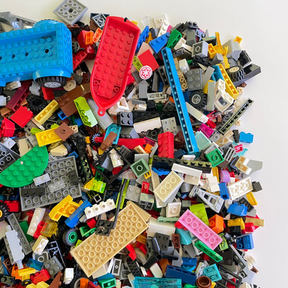LEGO Deluxe Fun Pack, Mixed Bag, Approx. 1.5kg includes 6 Minifigures/Minidolls